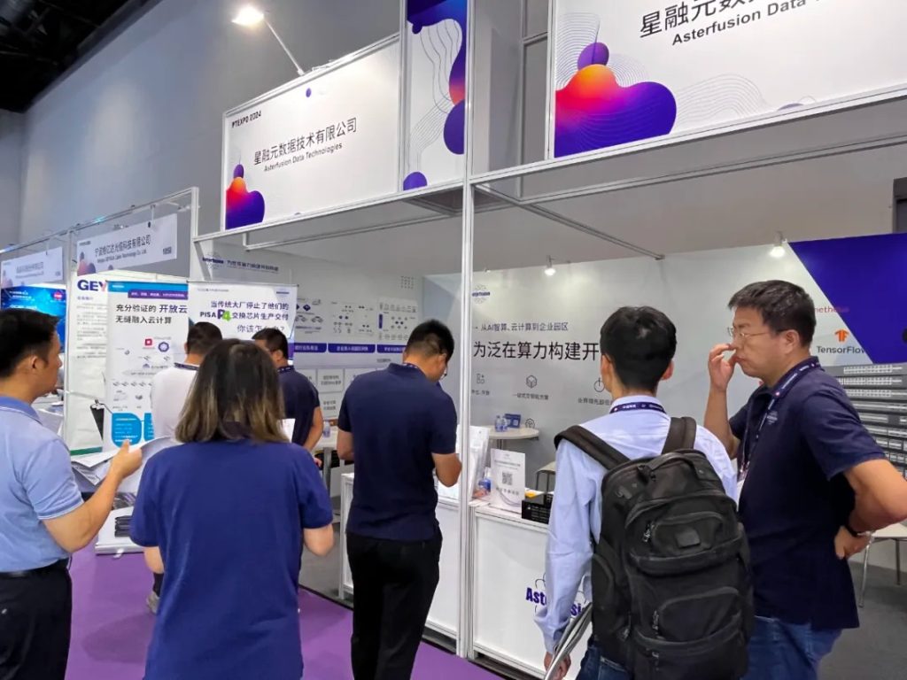 PT EXPO 与客户交流